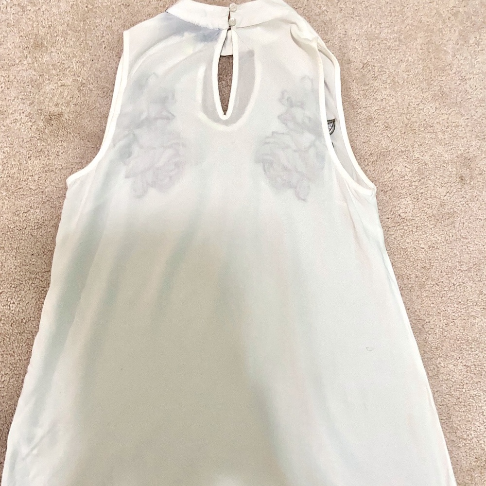 White Roses Keyhole Blouse - Picture 4 of 6